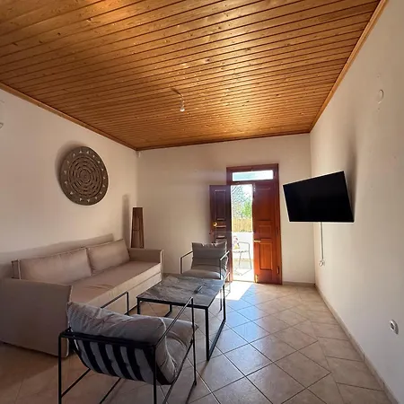 Lambis Garden Hideaway